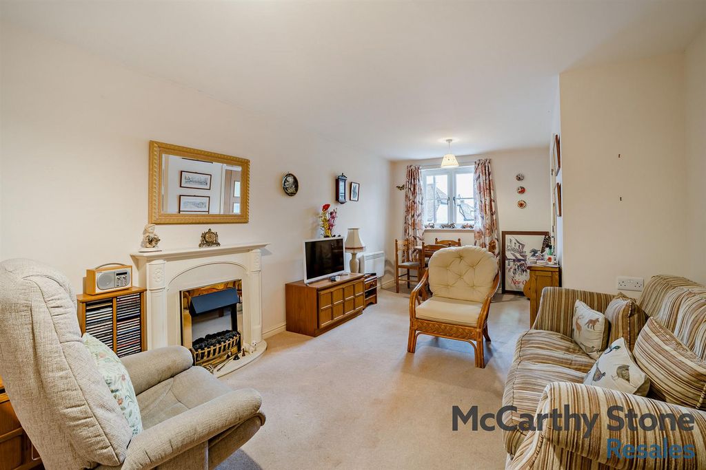 Property photo 2 of 12 Living Room