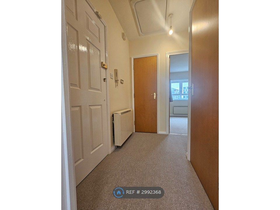 Property photo 2 of 27 Hallway
