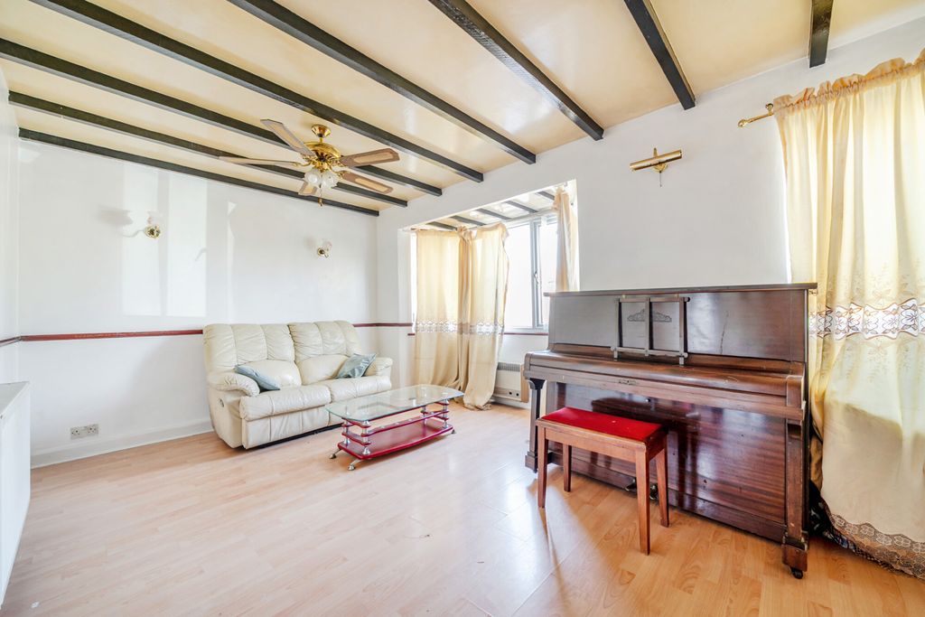 Property photo 2 of 17 Reception