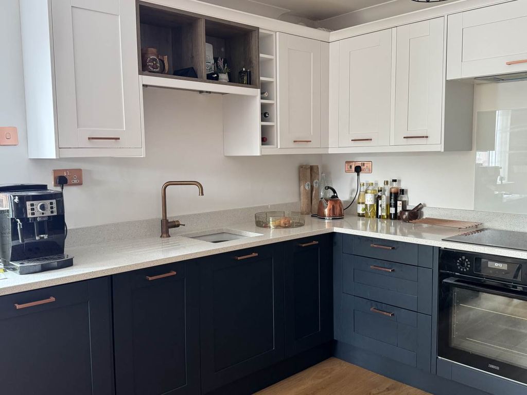 Property photo 1 of 10 Kitchen