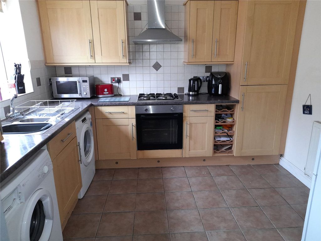 Property photo 2 of 11 Kitchen