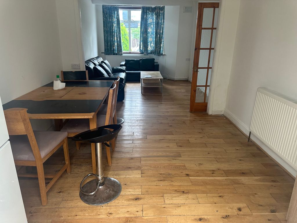 Property photo 3 of 27