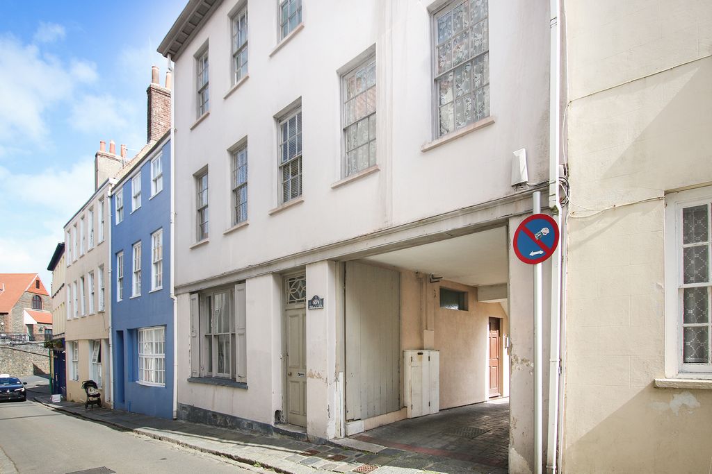 Additional image 8 of 1 bed property to rent8, Hauteville, St Peter Port, Guernsey GY1