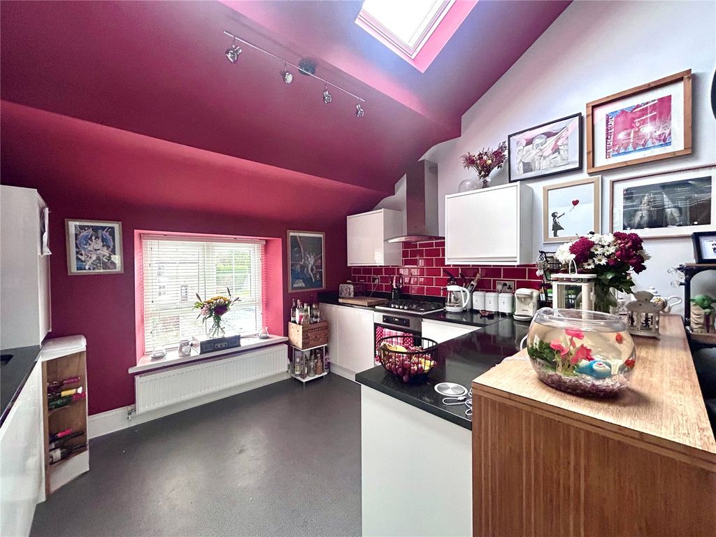 Property photo 2 of 9 Kitchen