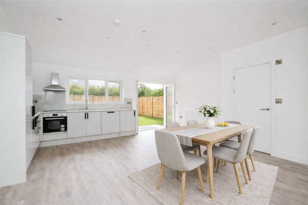 Property photo 3 of 16 Picture No. 23