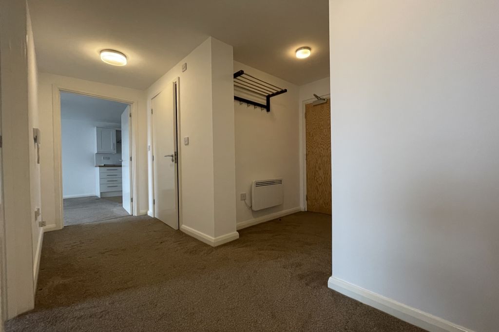 Property photo 2 of 11 Entrance Hall