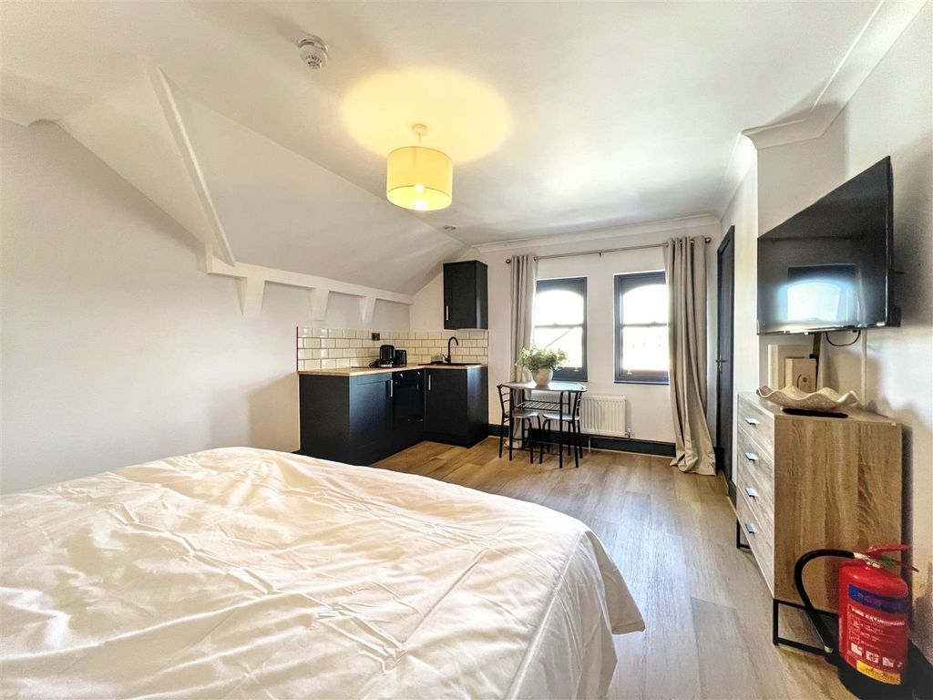 Property photo 3 of 8 Img_9952 (1).Jpg