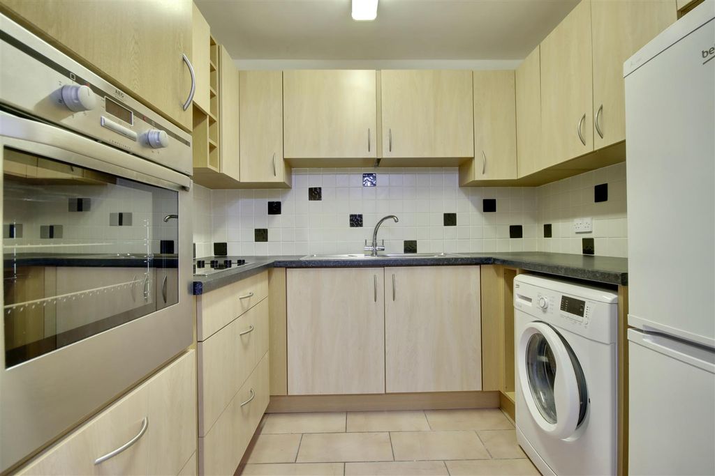 Property photo 3 of 13 11407Ff0-9C29-4D76-A47B-14F0F95B1A24_1_201_A.Jpeg