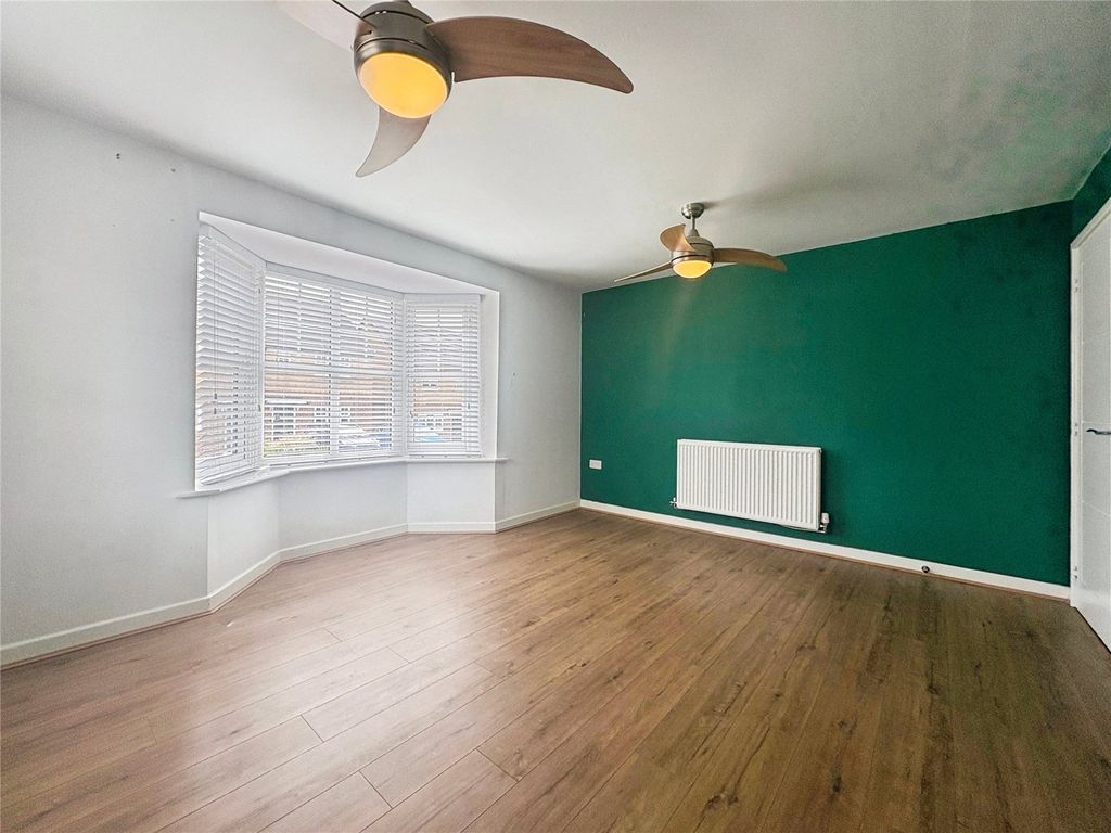 Property photo 3 of 14 Lounge