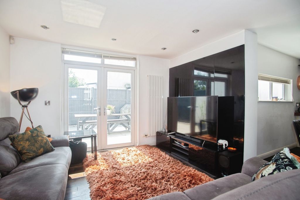 Property photo 2 of 19 Pbox-Img.Jpg