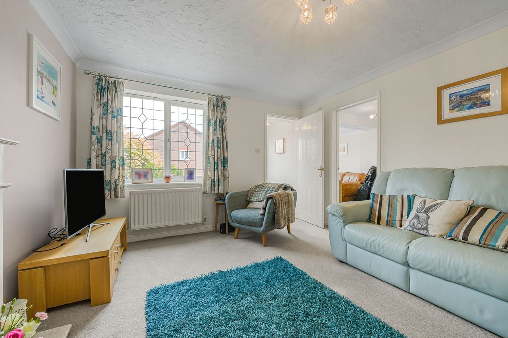 Property photo 2 of 28