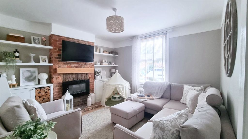 Property photo 2 of 21 Picture No. 15