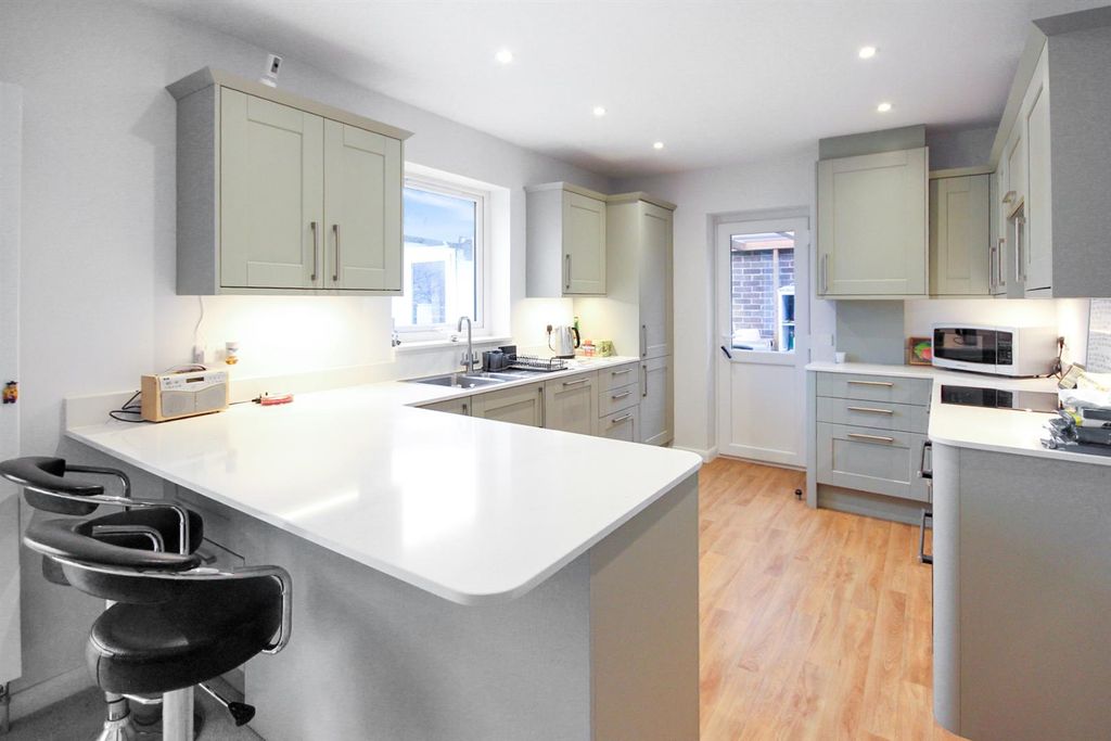 Property photo 3 of 16 Kitchen Area