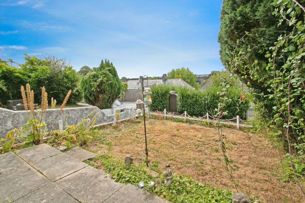 Property photo 2 of 16 Photo