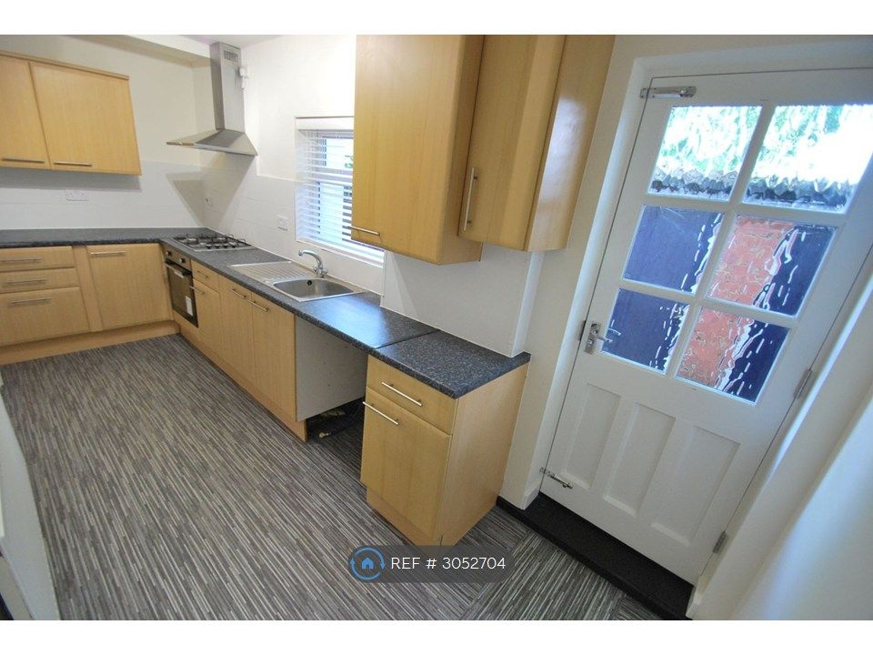 Property photo 3 of 7 Kitchen