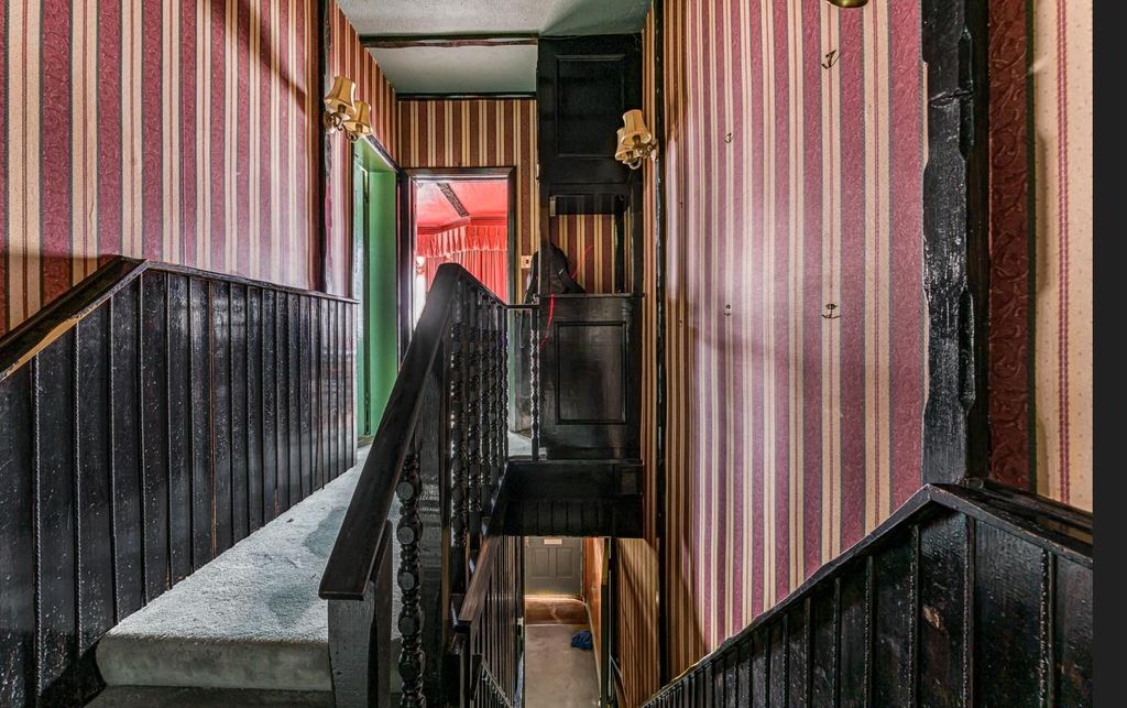 Property photo 1 of 6 Tophall.Jpg