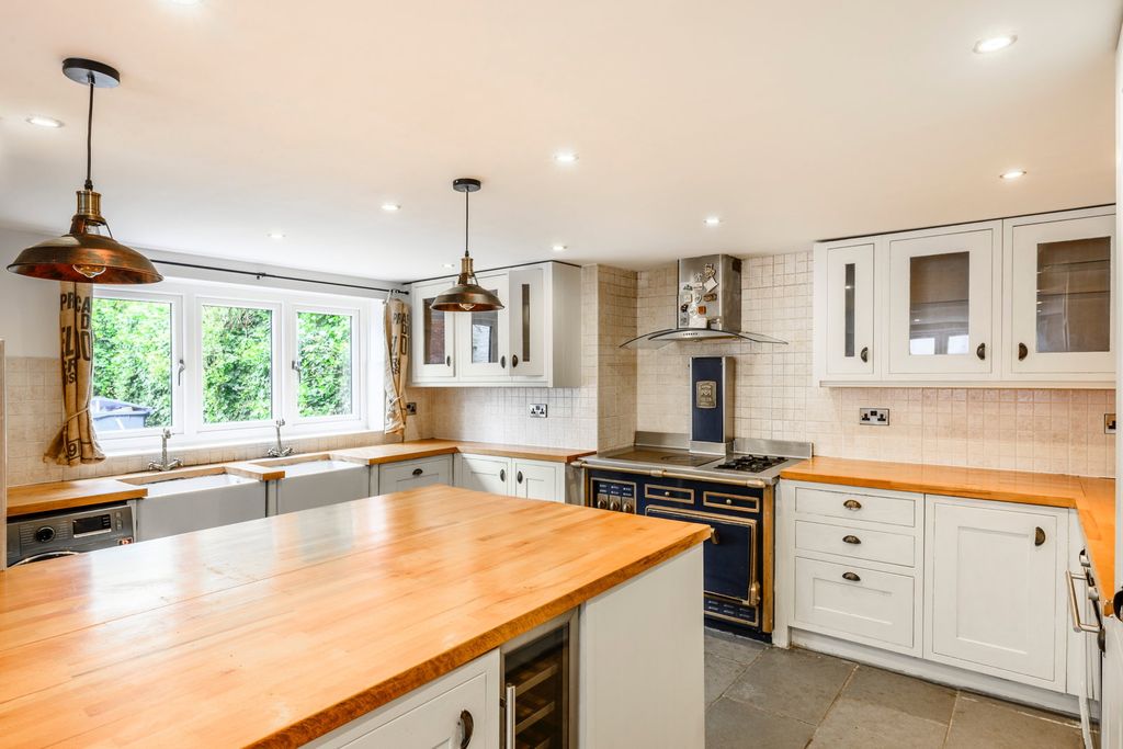 Property photo 3 of 31