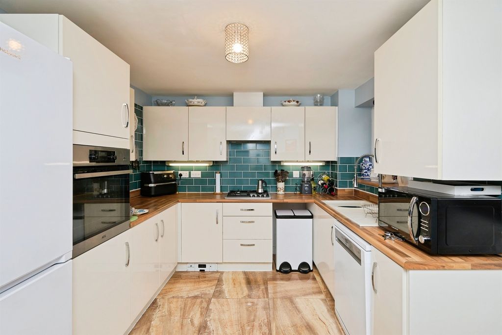 Property photo 3 of 23