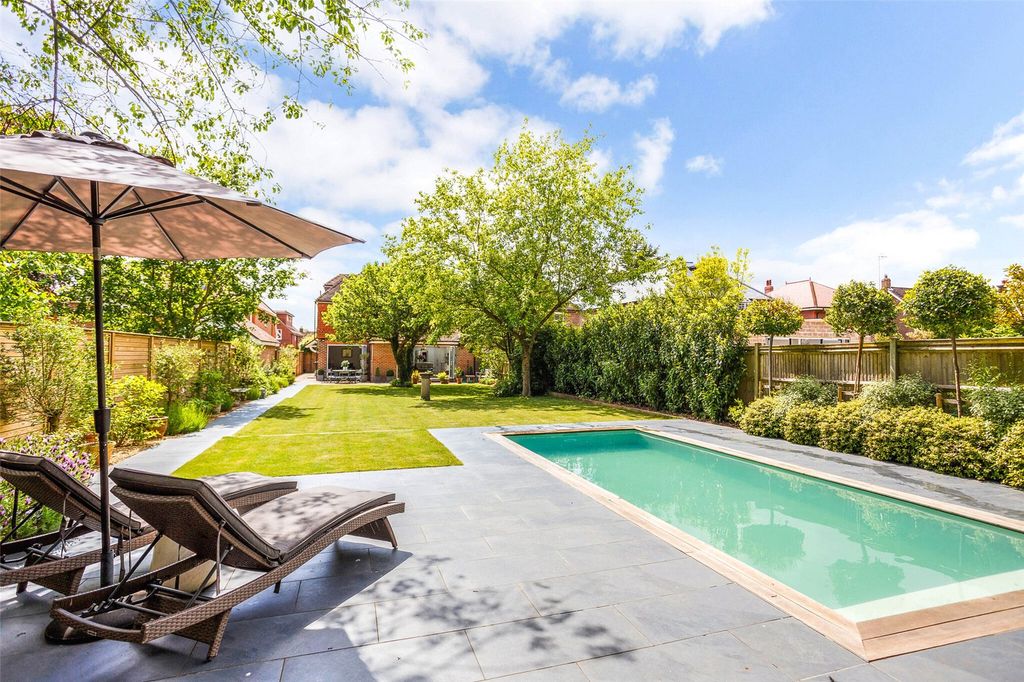 Property photo 3 of 20 Swimming Pool