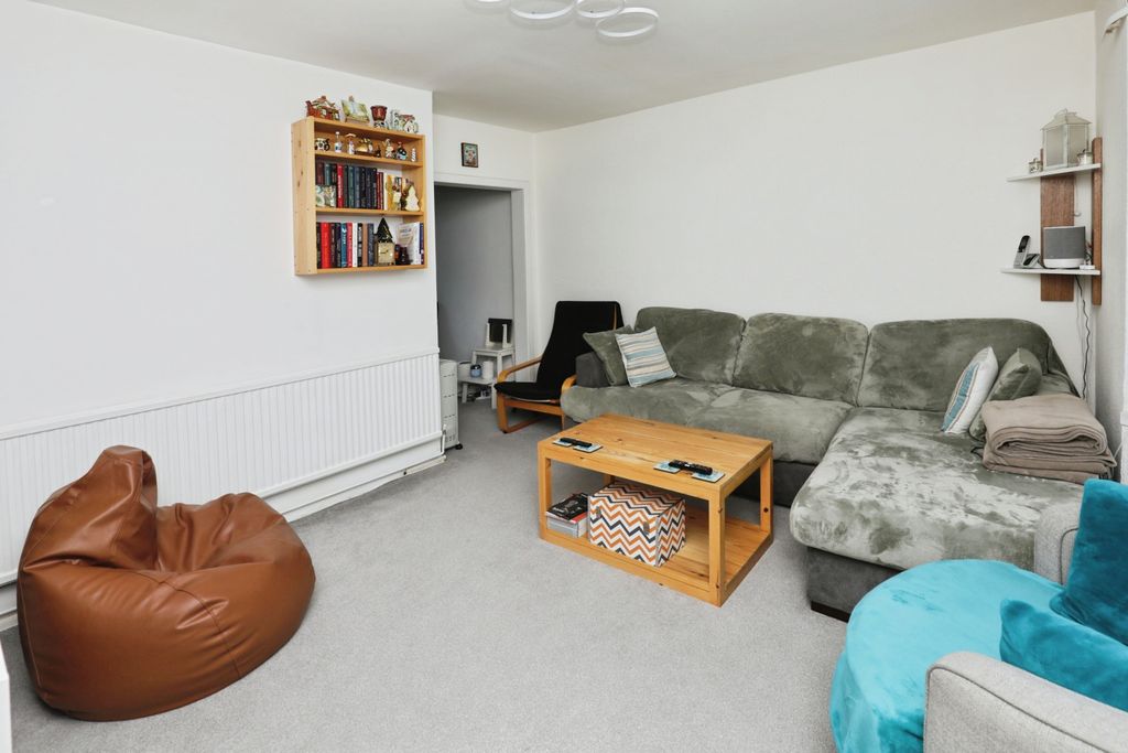 Property photo 2 of 15 Lounge