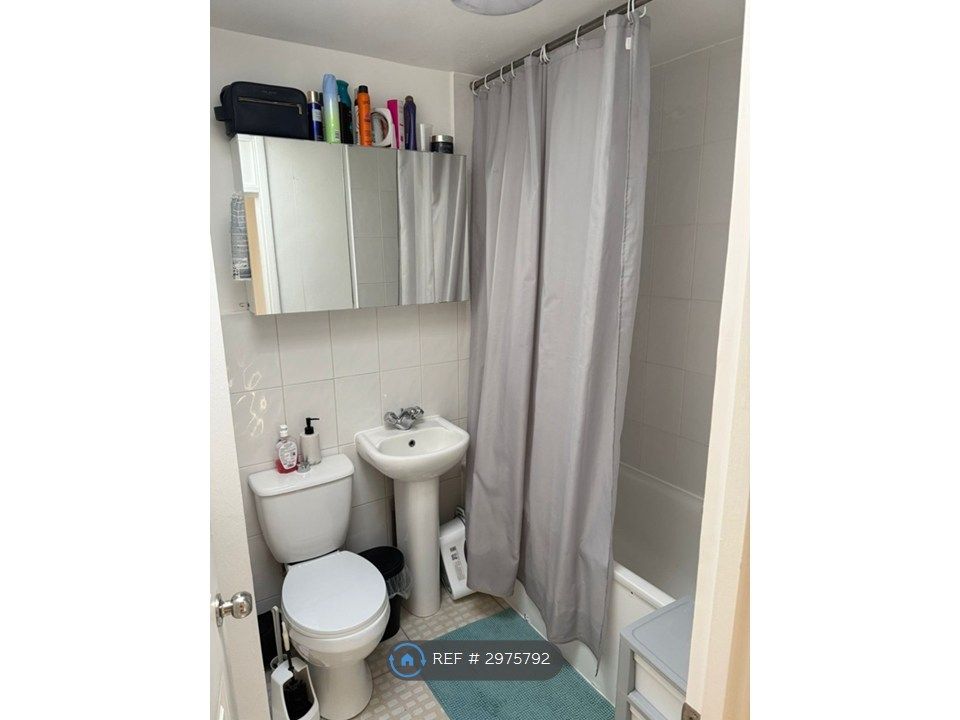 Property photo 2 of 28 Bathroom