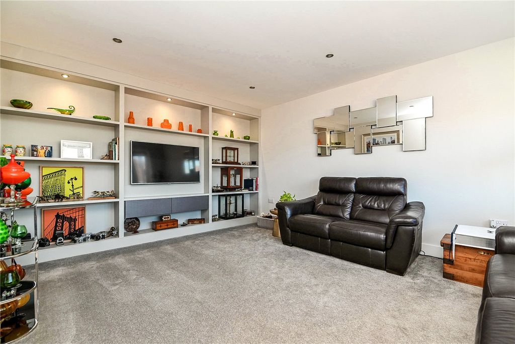 Property photo 3 of 27 Picture No. 05