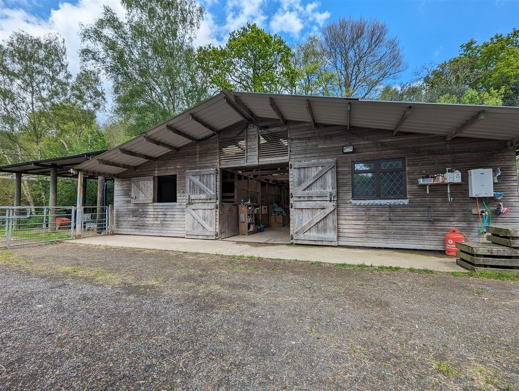 Property photo 3 of 33 Large American Barn With Foaling Boxes