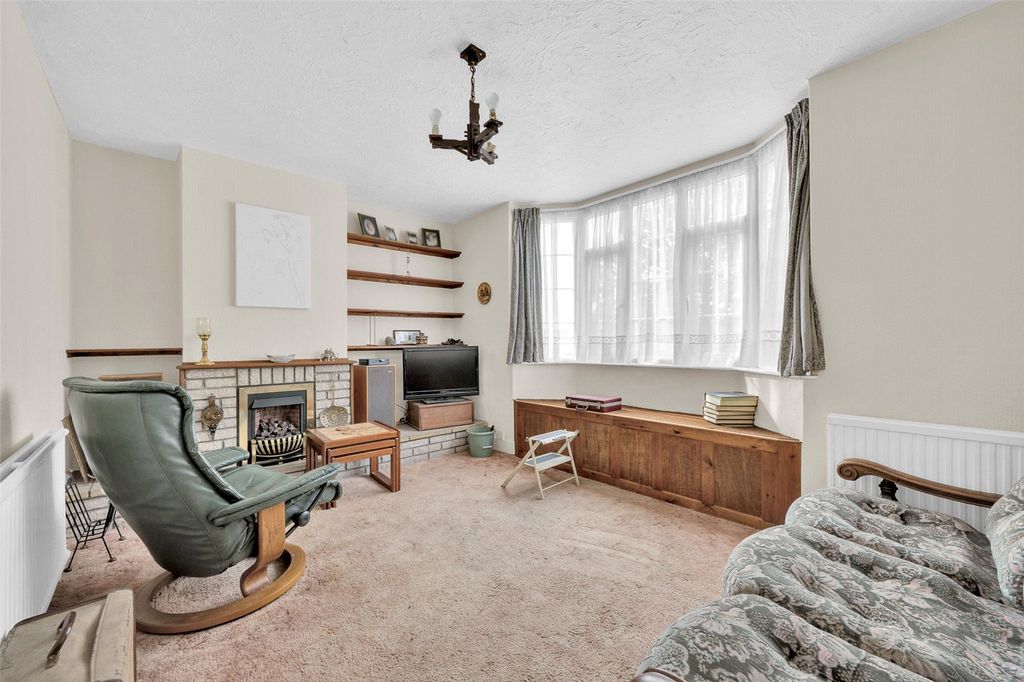 Property photo 3 of 14 Lounge