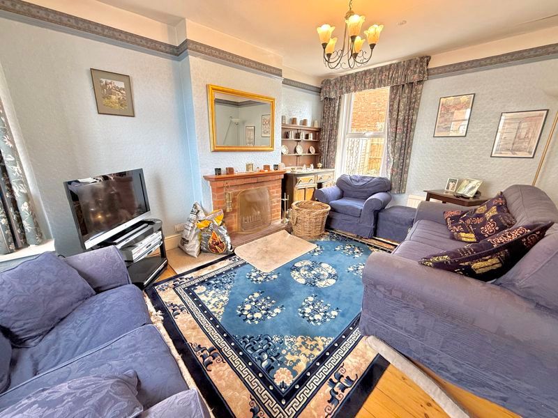 Property photo 2 of 17 Lounge