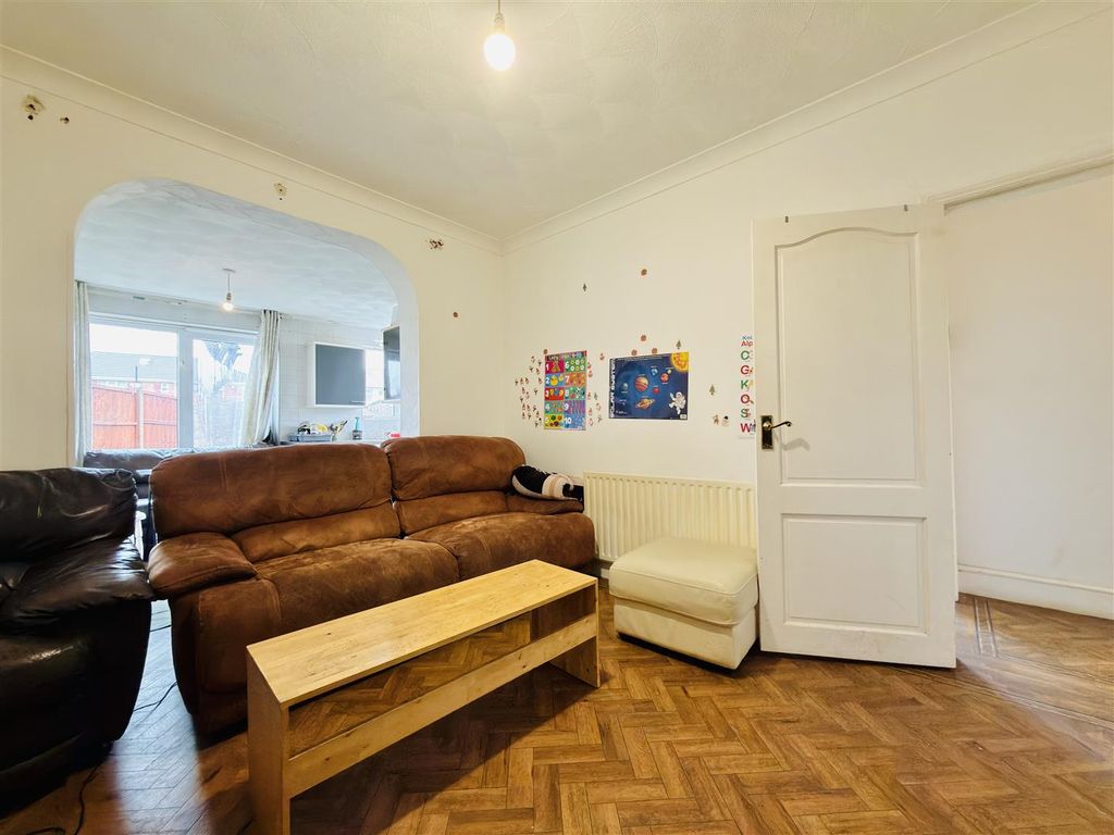 Property photo 2 of 20 Sitting Room