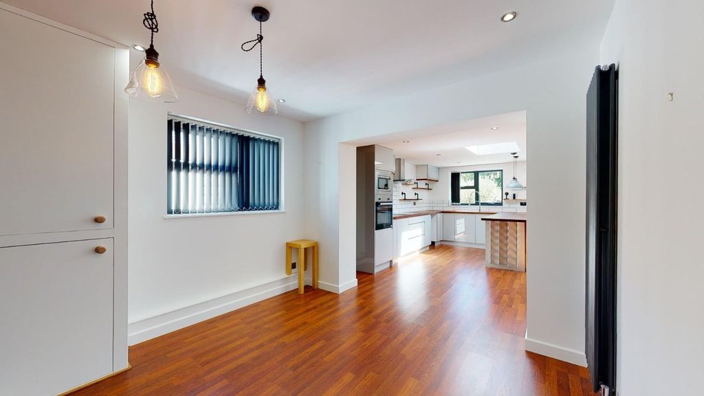 Property photo 3 of 11 Picture 3