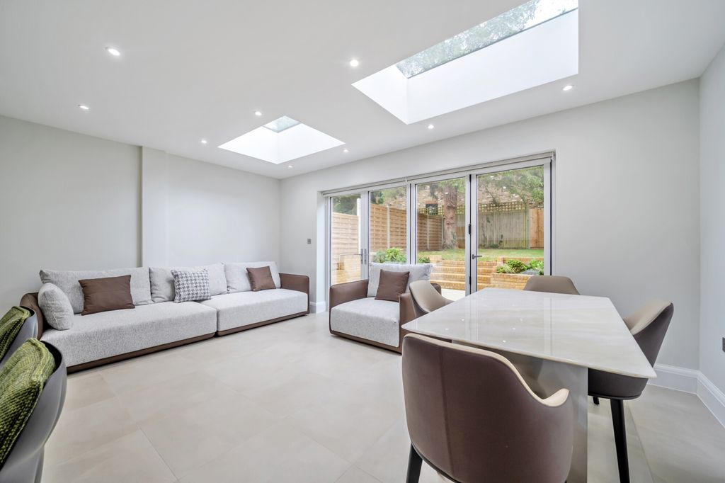 Property photo 2 of 20 1472407-15-6A200E...