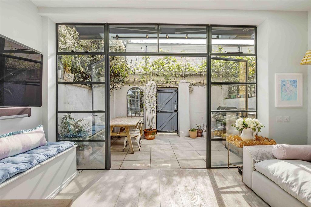 Property photo 3 of 26