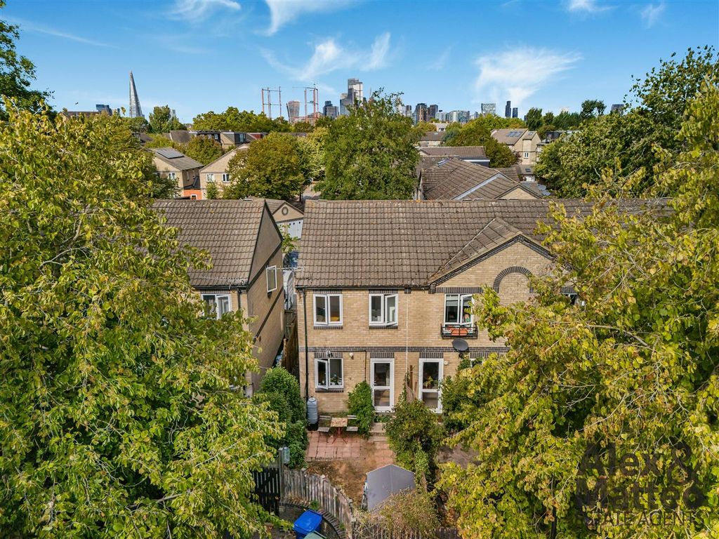 Property photo 1 of 15 Radley Court