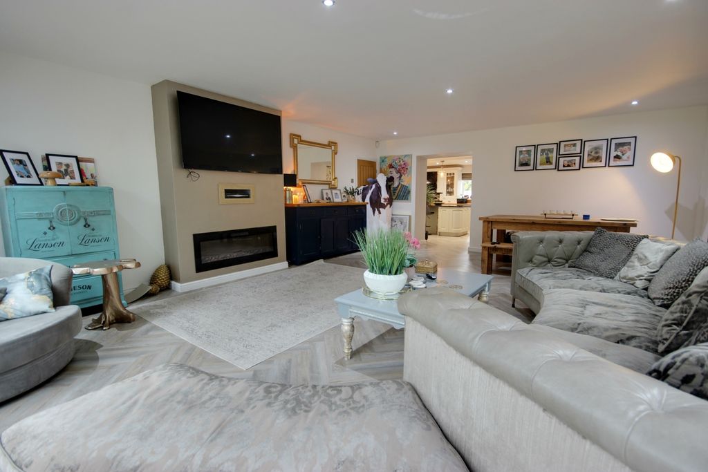 Property photo 3 of 33 1 Living Dining C