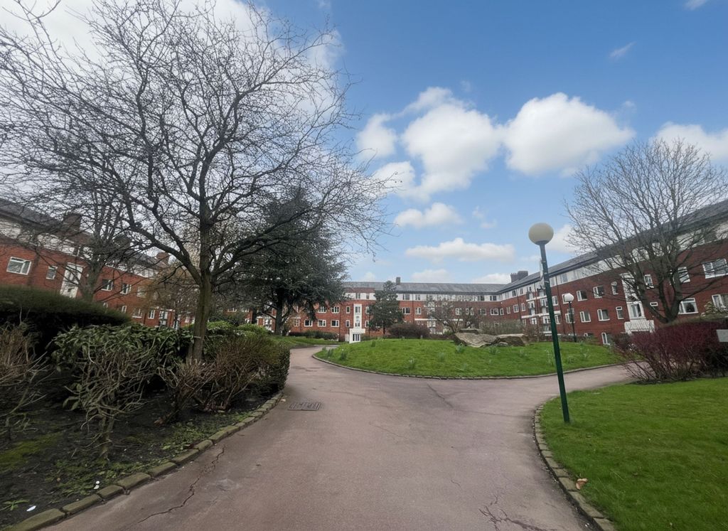 Property photo 2 of 8