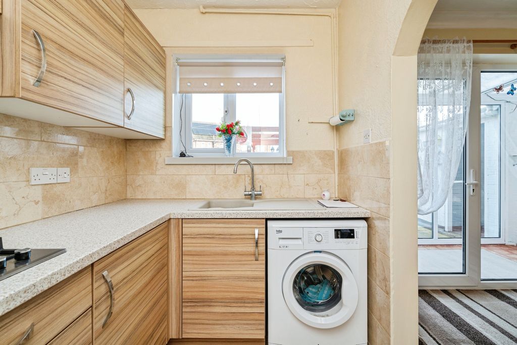 Property photo 2 of 20 Kitchen