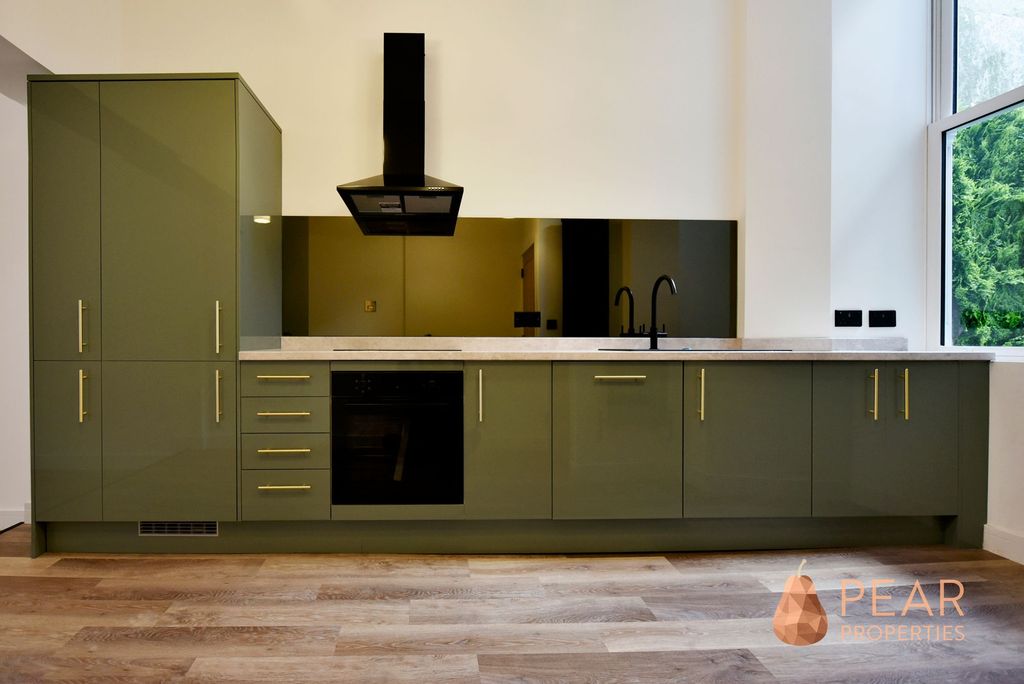 Property photo 3 of 25 Kitchen