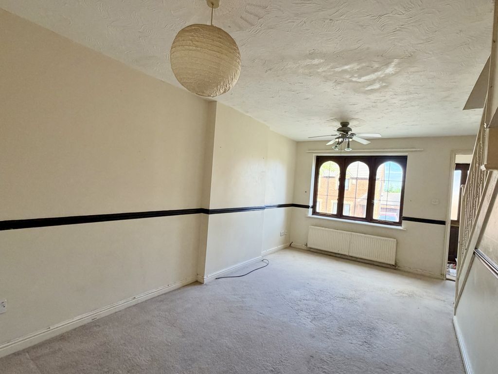 Property photo 3 of 10 Living Room 2