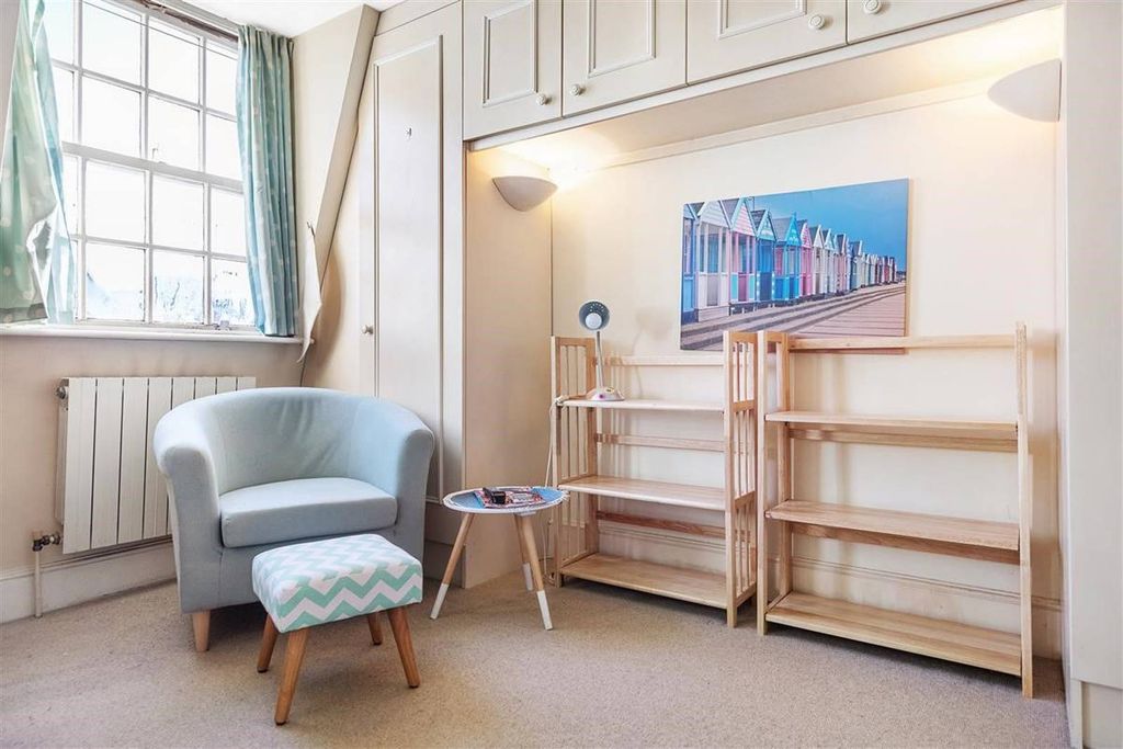 Property photo 3 of 6