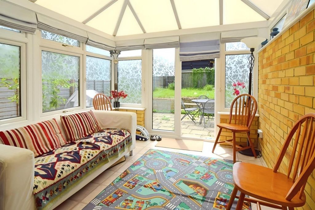 Property photo 2 of 7 Conservatory.Jpg