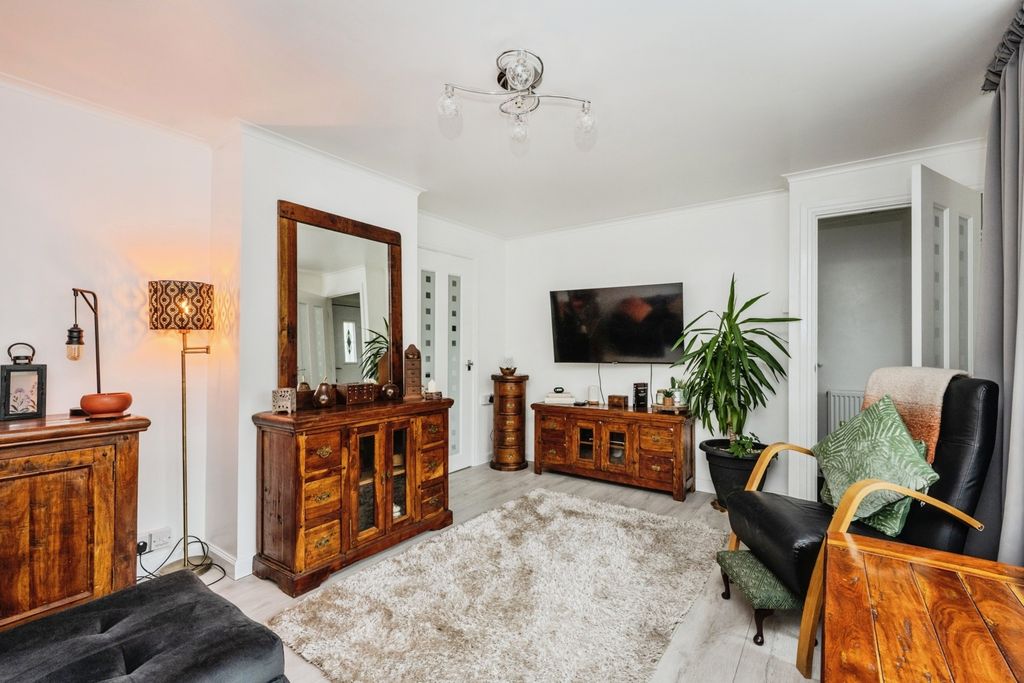 Property photo 3 of 20 Pbox-Img.Jpg