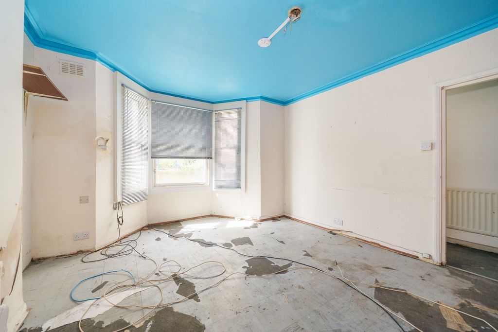 Property photo 3 of 23