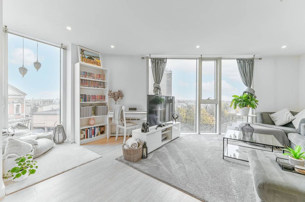 Property photo 3 of 22