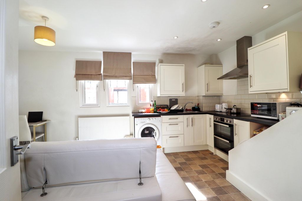 Property photo 2 of 6