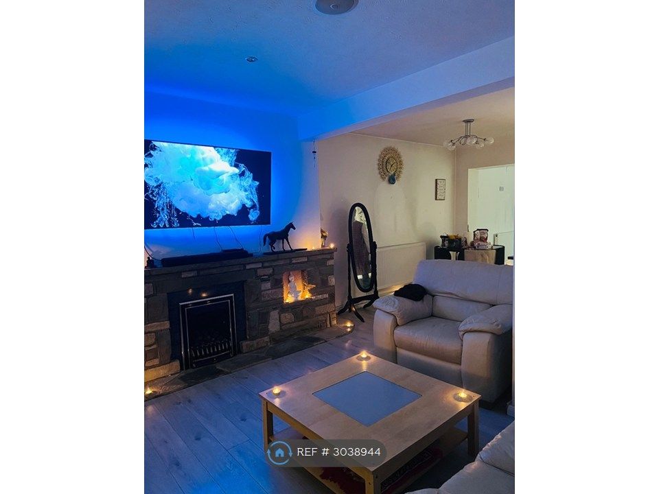 Property photo 3 of 9 Lounge Area