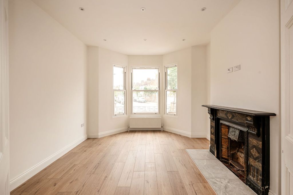 Property photo 3 of 17 Picture No. 05