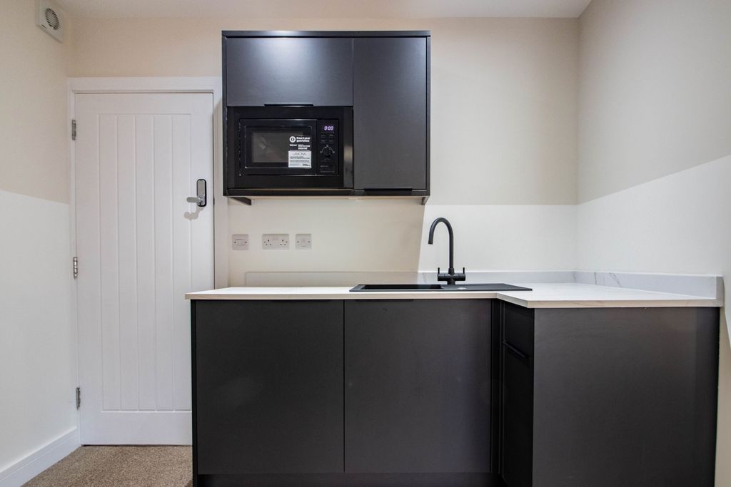 Property photo 3 of 9 E-7