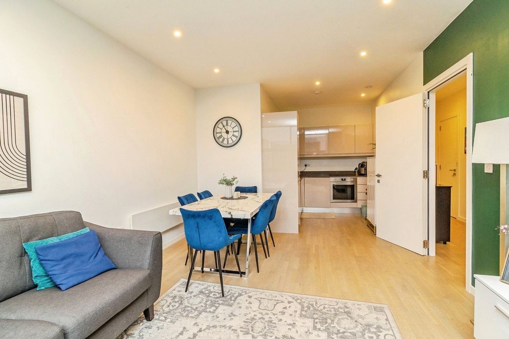 Property photo 3 of 20 Pbox-Img.Jpg