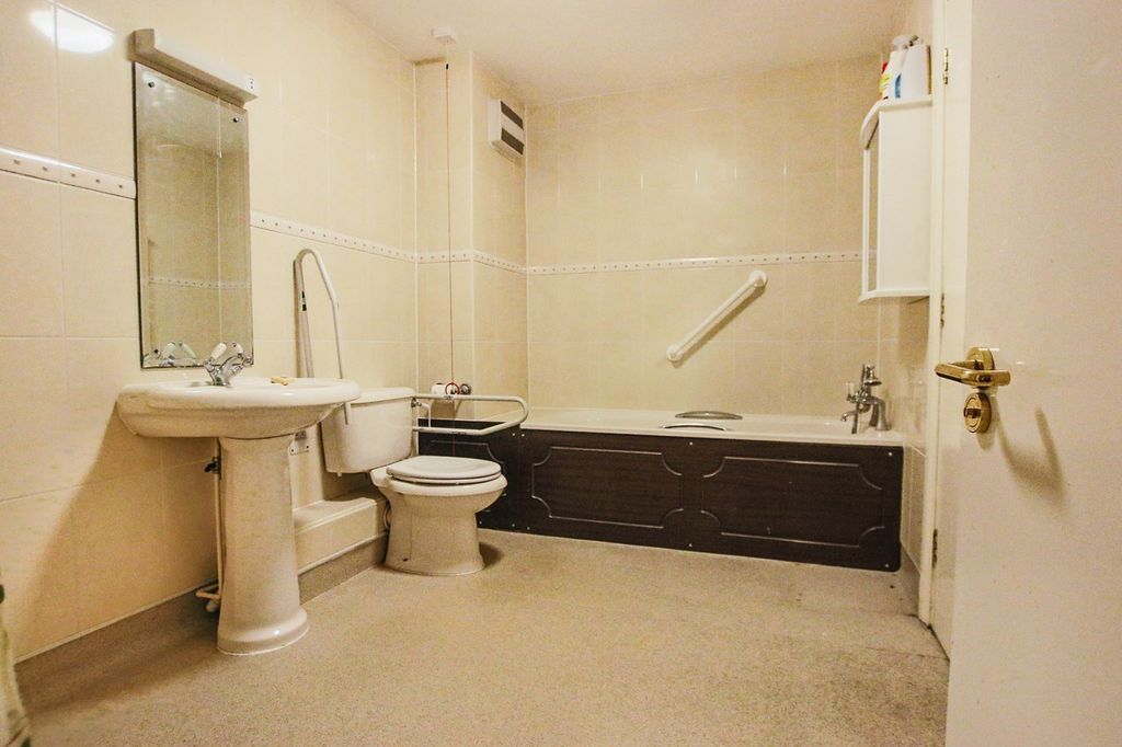Property photo 3 of 9